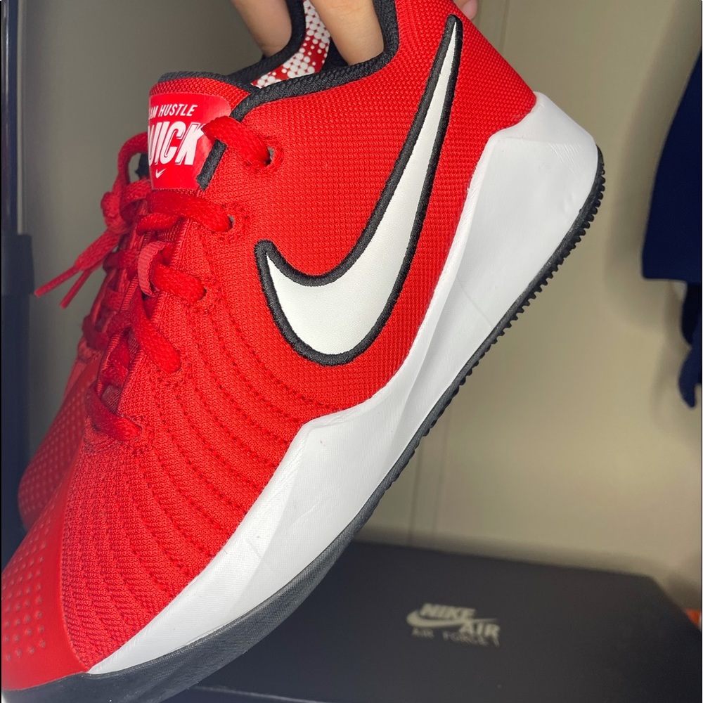 Red Nike kids shoes “Team hustle quick 2“ , grade school youth university